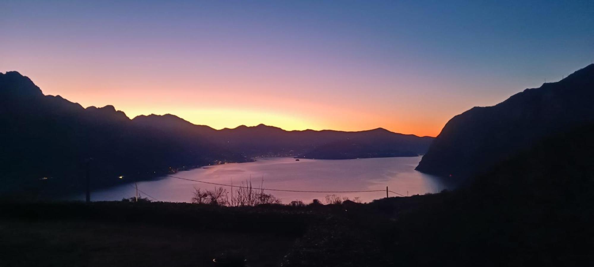 Luminoso Appartamento Vista Lago Solto Collina Eksteriør bilde